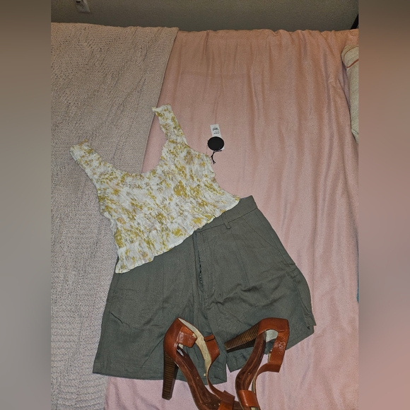 Society Anuse Yellow & White Tye Dye Smocked Crop Top NWT - Picture 3 of 3